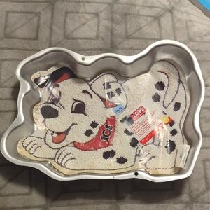 vintage 1996 Wilton Disney 101 Dalmatians aluminum cake pan